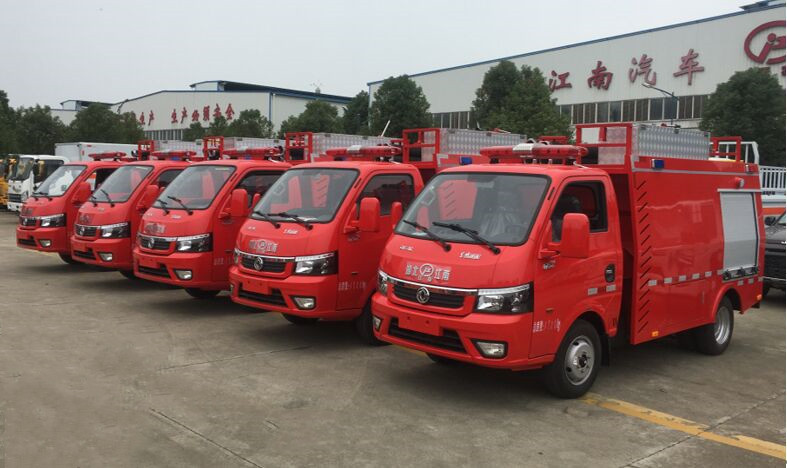 東風3.5噸水罐消防車交付 東風3.5噸水罐消防車交付