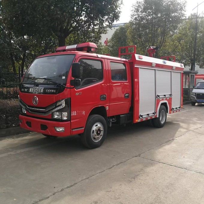 東風(fēng)多利卡2.5噸水罐消防車