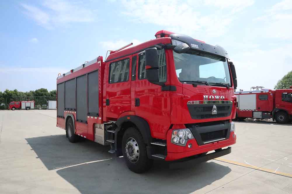 4噸干粉消防車